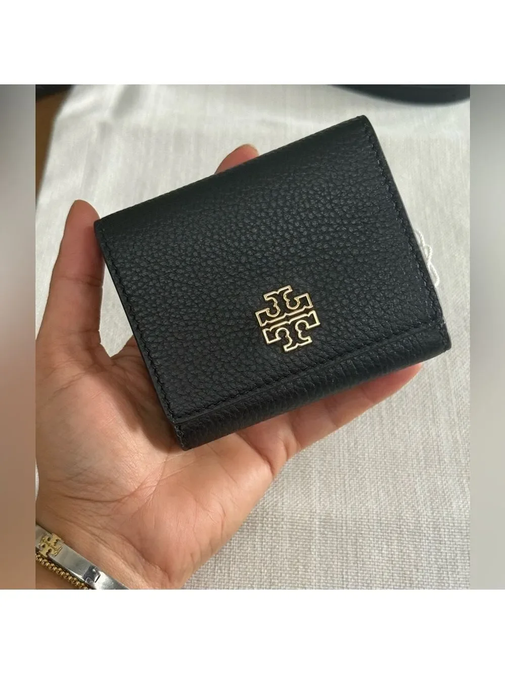 New Tory Burch Britten Compact Pebbled Leather Wallet in Black